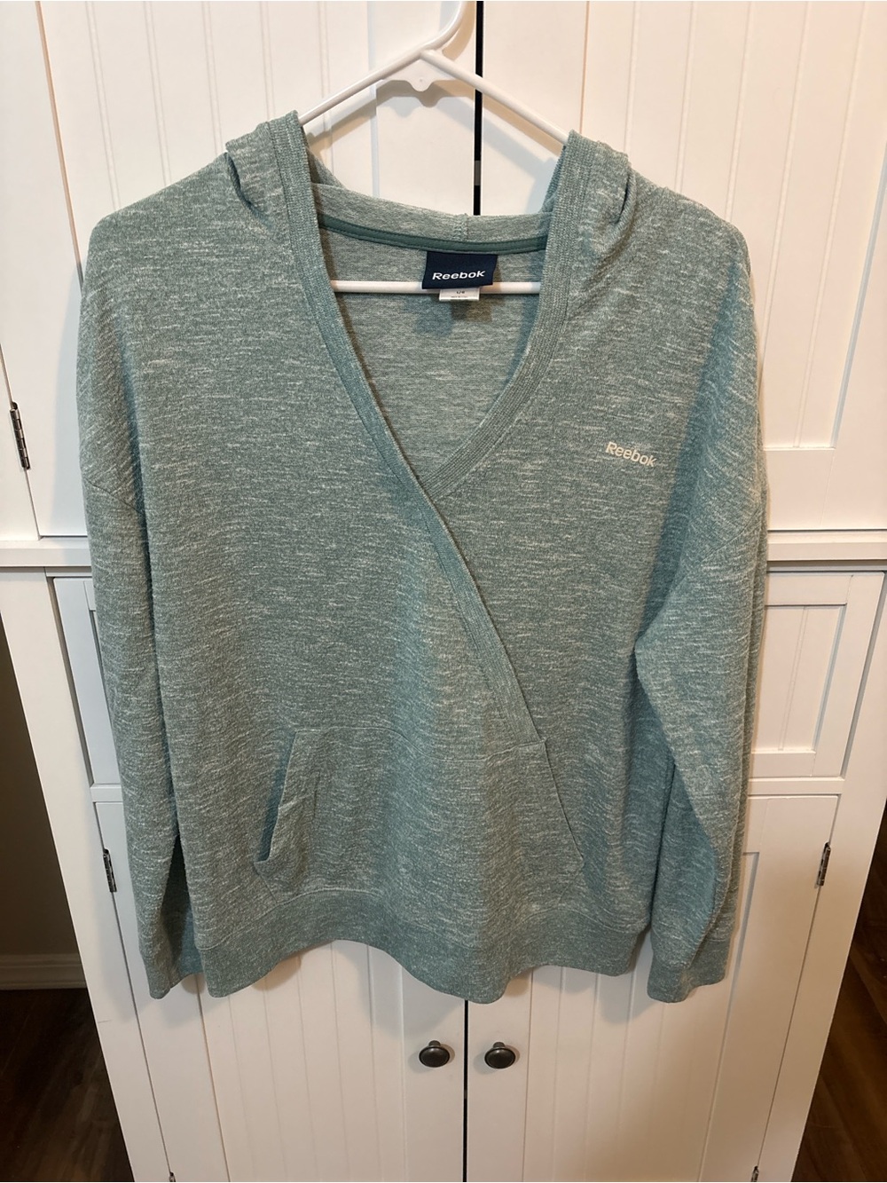 Reebok Sage Green Lightweight Hooded Pullover Women’s Large Sporty to Street